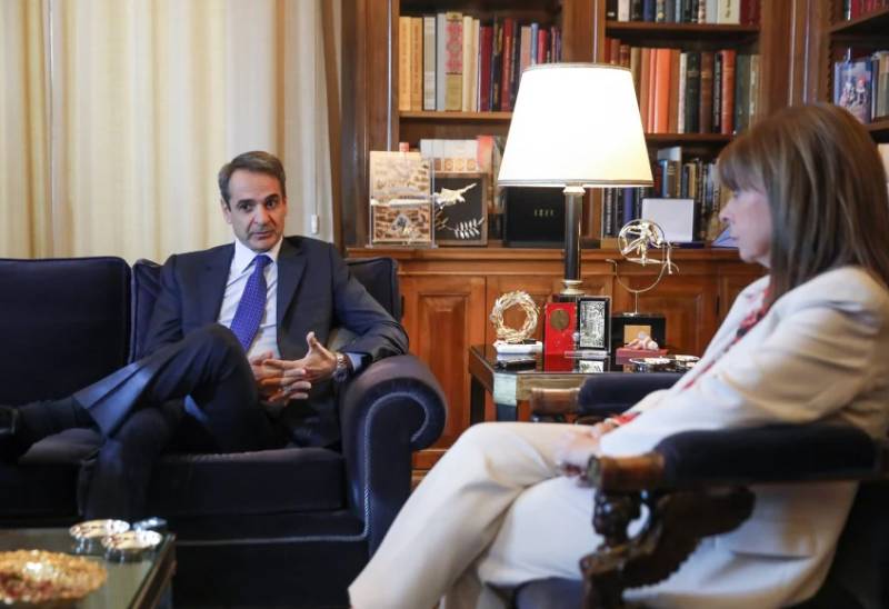 Phantom: Στην κηδεία του υποσμηναγού Μάριου - Μιχαήλ Τουρούτσικα στην Τρίπολη οι Μητσοτάκης - Σακελλαροπούλου