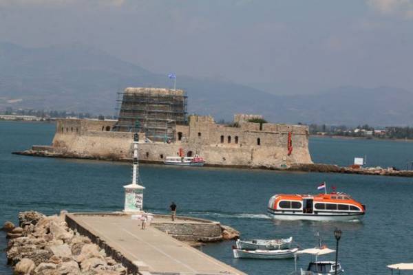 Έκθεση ζωγραφικής εικαστικών καλλιτεχνών στο Ναύπλιο