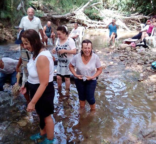 Πλύσιμο με αλυσίβα στο ποτάμι του Μύσκα (φωτογραφίες)
