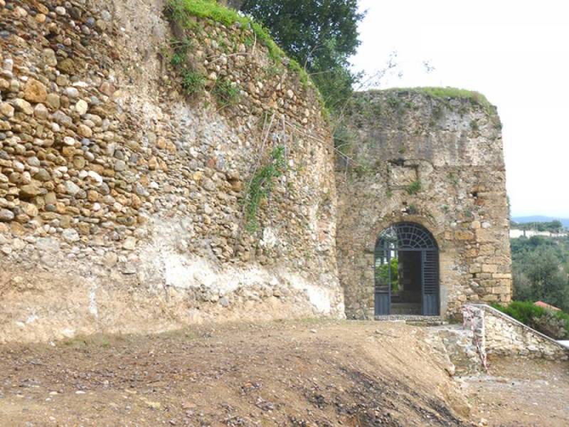 Αρση απαλλοτρίωσης στην είσοδο του Κάστρου Καλαμάτας