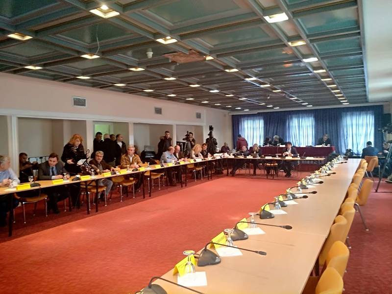 Μπλόκο σύσσωμης της αντιπολίτευσης στον Τατούλη: Στον αέρα το μέλλον του σκουπιδοεργοστάσιου στην Πελοπόννησο