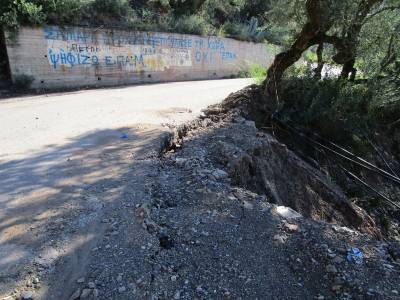 Επικίνδυνος δρόμος για τα Μενινά