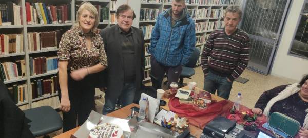 Εκοψαν πίτα στη Δημόσια Βιβλιοθήκη Πεταλιδίου