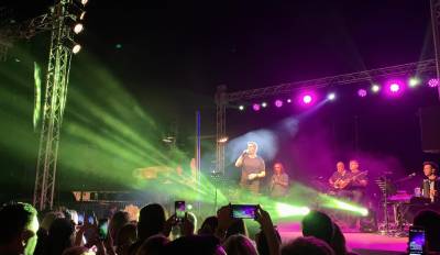 Καλαμάτα: Καταχειροκροτήθηκε ο Δημήτρης Μπάσης στην έναρξη του Πολιτιστικού Καλοκαιριού (Βίντεο)