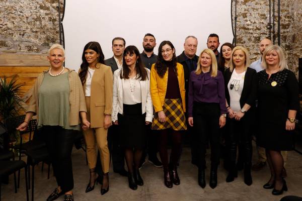 Καλαμάτα Ξεκινάμε: 12 νέους υποψηφίους παρουσίασε η Οικονομάκου, που ζητάει δημοσκόπηση (βίντεο)