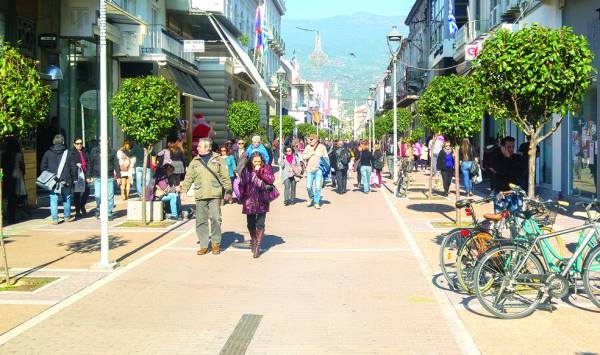 Βόλτες και ψώνια στο κέντρο της Καλαμάτας