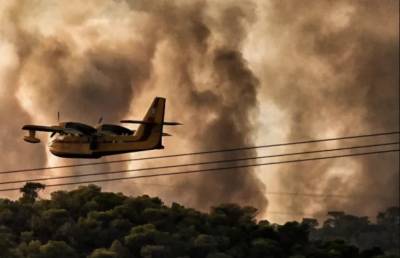 Δύσκολες ώρες στη Ρόδο με τη φωτιά - Σε ετοιμότητα σκάφη του λιμενικού (Βίντεο)