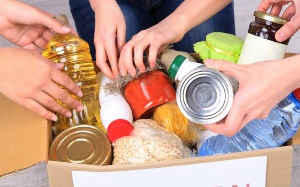 Συγκεντρώνει τρόφιμα και στην Καλαμάτα ο Ελληνικός Ερυθρός Σταυρός