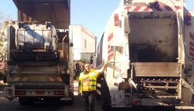 Πλένουν κάδους σε περιοχές της Καλαμάτας