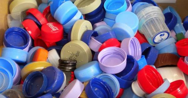 Συγκεντρώνουν καπάκια για αμαξίδιο στα Φιλιατρά