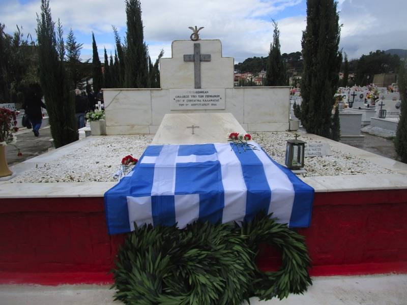 Καλαμάτα: Λιτή εκδήλωση μνήμης και τιμής για τους εκτελεσθέντες της 8ης Φεβρουαρίου 1944 (φωτογραφίες)