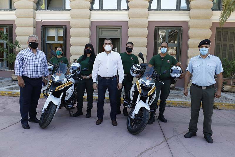 Δύο μοτοσικλέτες στη Δημοτική Αστυνομία Καλαμάτας (βίντεο)