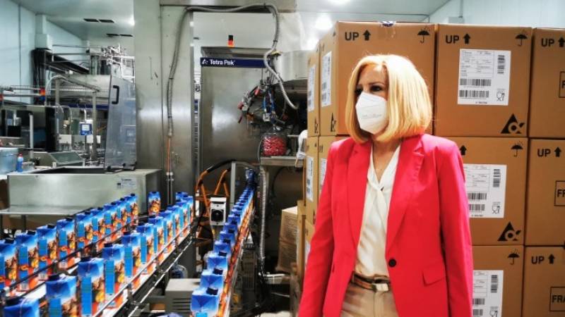 Γεννηματά: Εμβολιαζόμαστε γιατί νοιαζόμαστε