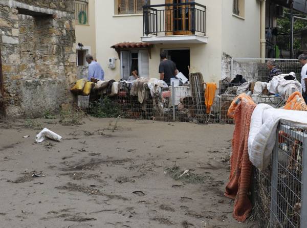 Αναμένονται υπογραφές για τους πλημμυροπαθείς