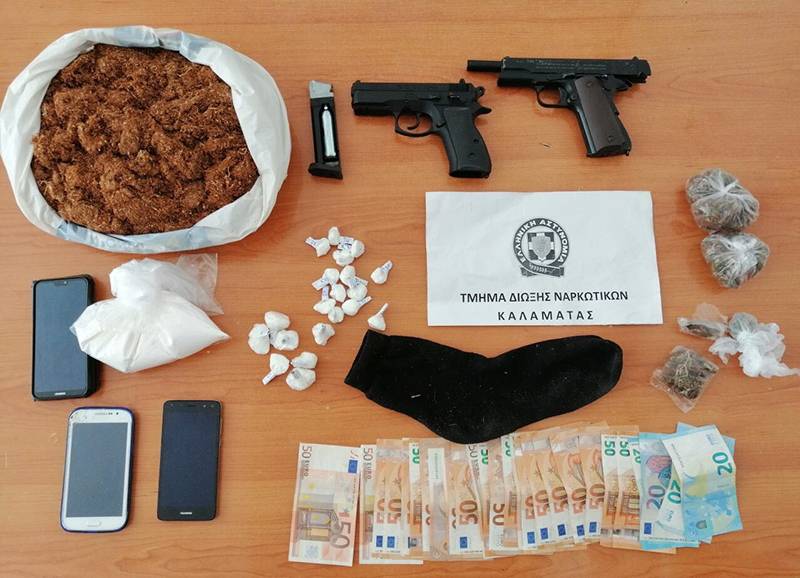 Καλαμάτα: Τρεις συλλήψεις για διακίνηση κοκαΐνης, χασίς και καπνού