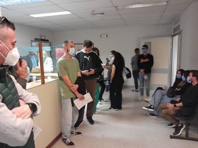 Συγκινητική ανταπόκριση Μεσσηνίων: Μεγάλη συμμετοχή  για προσφορά αίματος για τους τραυματίες των Τεμπών (βίντεο)