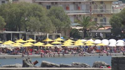 Την τελευταία στιγμή αποφάσεις για τις εξέδρες στην παραλία της Καλαμάτας (βίντεο)