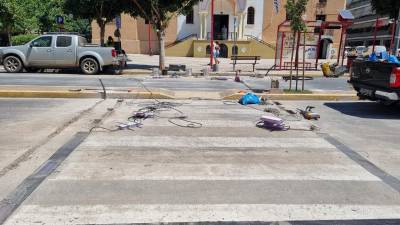 Ξεκίνησε η τοποθέτηση φωτεινών διαβάσεων σε 22 σημεία της Καλαμάτας