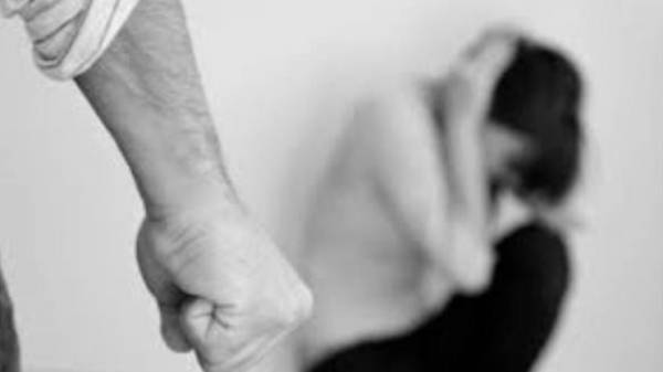 Πανδημία μέσα στην πανδημία η ενδοοικογενειακή βία