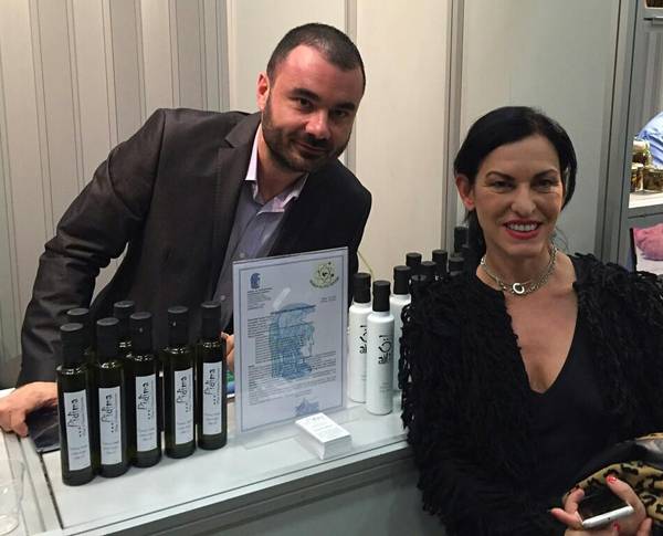 Παρουσίαση του "All Live Oil"