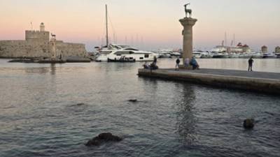 Θετική η πρώτη γεύση από τη σεζόν: Αύξηση 12,5% στα έσοδα από τον ελληνικό τουρισμό και άνοδος στις αφίξεις