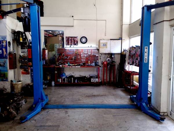 Τσιγγάνος "χτύπησε" συνεργείο στην Τρίπολη