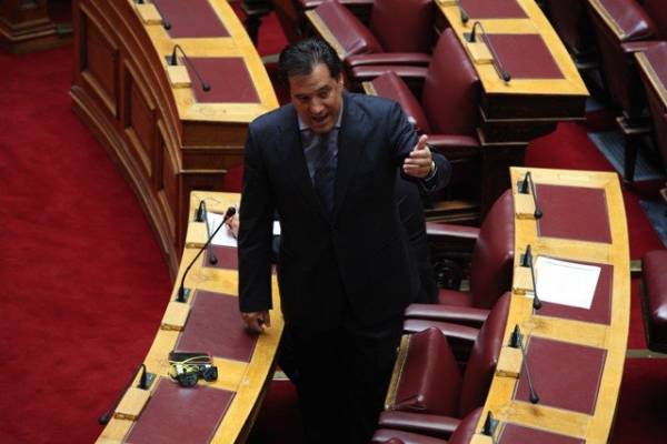 Ο Άδωνις απαντά για τα περί μετανάστευσης