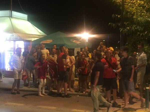 Καλαμάτα: Βέλγοι πανηγύρισαν την πρόκριση της ομάδας τους στους &quot;4&quot; του Μουντιάλ (βίντεο-φωτογραφίες)