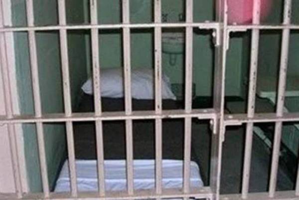 Προφυλάκιση τσιγγάνου για ληστεία αστυνομικού