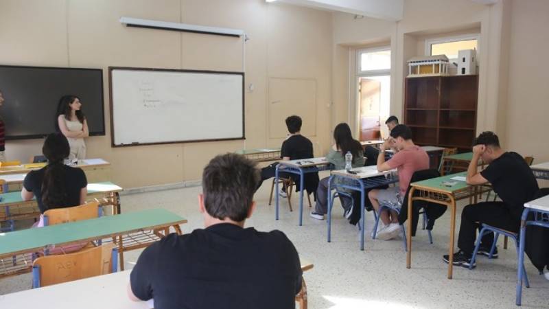 Συνέχεια Πανελλαδικών για τα ΕΠΑΛ, με Μαθηματικά-Αρχίζουν οι εξετάσεις στα γυμνάσια