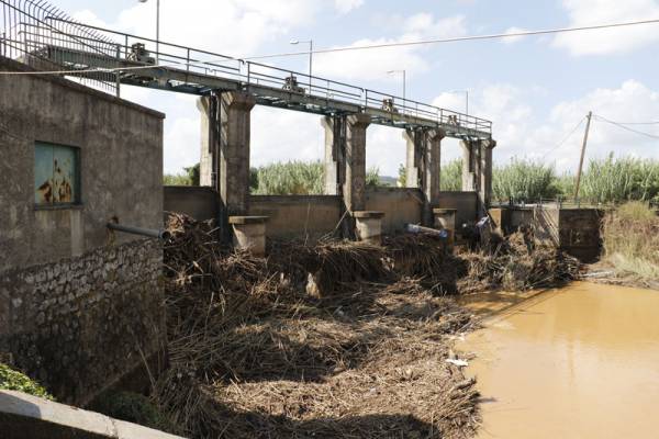 Κλειστές οι 3 από τις πόρτες στο φράγμα του Παμίσου στον Αρι
