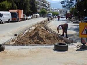 Στύλοι φωτισμού στην οδό Κρήτης