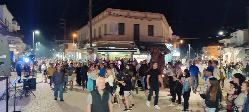 Μεσσηνία: "Βούλιαξε" η Κυπαρισσία για την 7η Λευκή Νύχτα (βίντεο-φωτογραφίες)