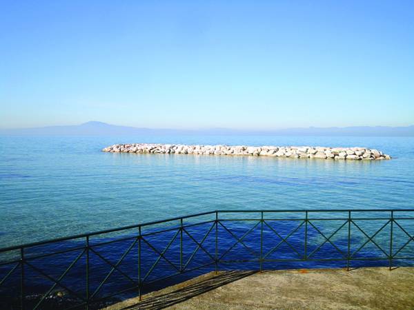 Απάντηση στο Μουτζούρη για τον κυματοθραύστη