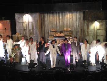 Οι "Αχαρνής" του Γιάννη Κακλέα στην Καλαμάτα: Πολύχρωμο θέαμα και αβίαστη ψυχαγωγία