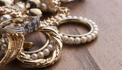 "Γνωστό" ζευγάρι έκλεψε κοσμήματα στη Μεσσήνη