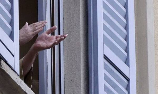 Η σταύρωση μετά τα χειροκροτήματα