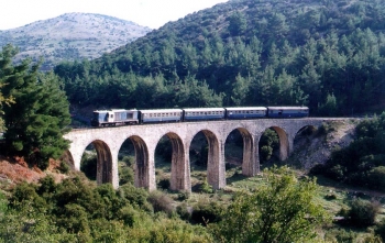 Κάλεσμα του Δήμου Τρίπολης για καθαρισμό της γέφυρας Μάναρη με τον ΣΚΑΪ