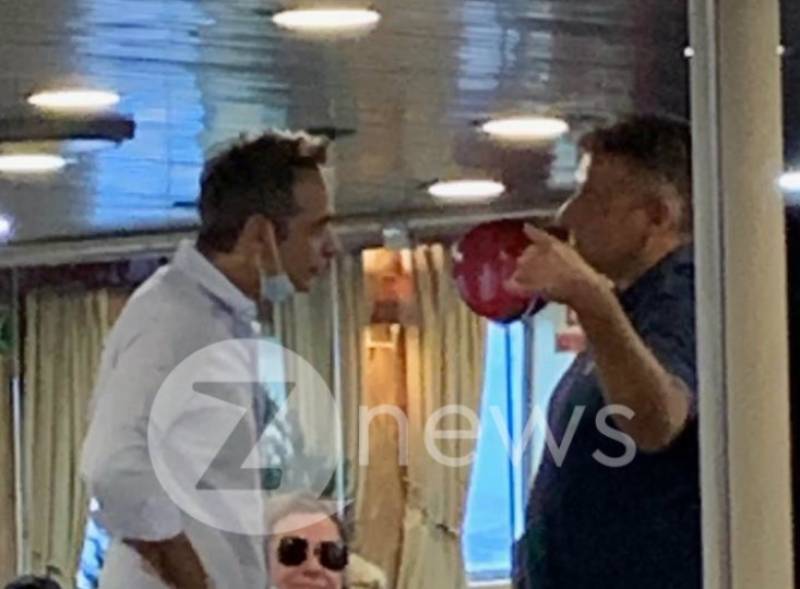 Μίνι απόδραση στην Τήνο για τον Κυριάκο Μητσοτάκη - Με το πλοίο της γραμμής (φωτο)