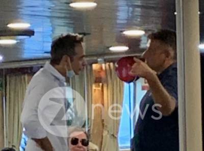 Μίνι απόδραση στην Τήνο για τον Κυριάκο Μητσοτάκη - Με το πλοίο της γραμμής (φωτο)