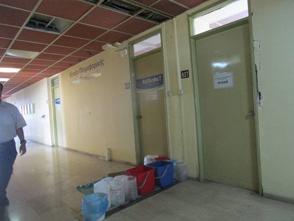 Τραγική κατάσταση στο Διοικητήριο Μεσσηνίας: Στάζει νερά στον 6ο όροφο! (βίντεο)