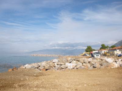 Συμπληρωματική σύμβαση για την προστασία της ακτής στη Μικρή Μαντίνεια