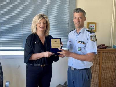 Συνάντηση της δημάρχου Οιχαλάις με τον απερχόμενο διοικητή του Α.Τ. Νίκο Αντωνόπουλο