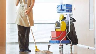 Για μια ακόμη χρονιά υποστελέχωση και υποχρηματοδότηση της σχολικής καθαριότητας ενώ η πανδημία αναζωπυρώνεται