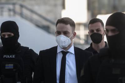 Γλυκά Νερά: Καταθέτει ο αστυνομικός που είχε αγκαλιά το παιδί της Καρολάιν (βίντεο)