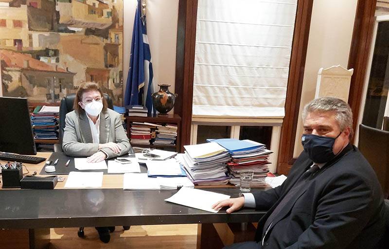 Χρυσομάλλης με Μενδώνη για σύστημα έκδοσης οικοδομικών αδειών