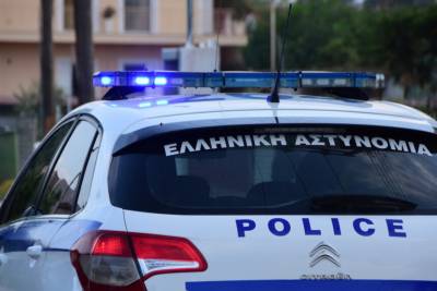 Συνελήφθη άνδρας που κυκλοφορούσε με τσεκούρι στην Καλλιθέα