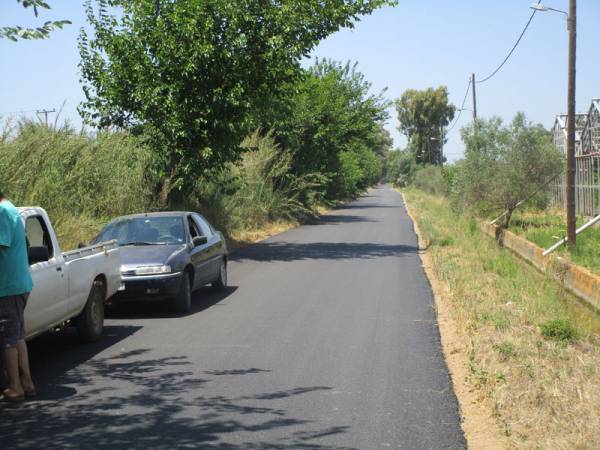 Ασφαλτος σε αγροτικό δρόμο
