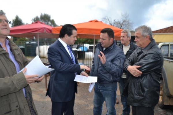 Μπλόκο αγροτών στους... επισήμους - Τα έψαλαν στον Αδωνι