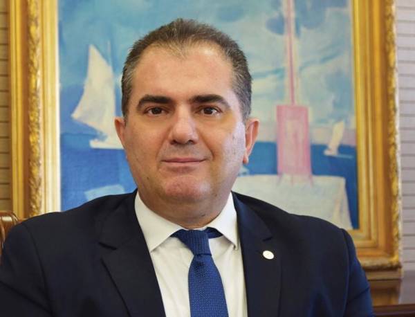 Ο "δαίμων των SMS"... χτύπησε τον δήμαρχο Καλαμάτας - Ευχές για Καλό Πάσχα αντί για πρόσκληση στα εγκαίνια του εκλογικού κέντρου